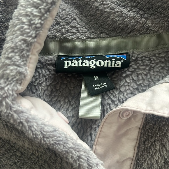 Lightly used Women’s size M Patagonia snap T fleece - Picture 2 of 2